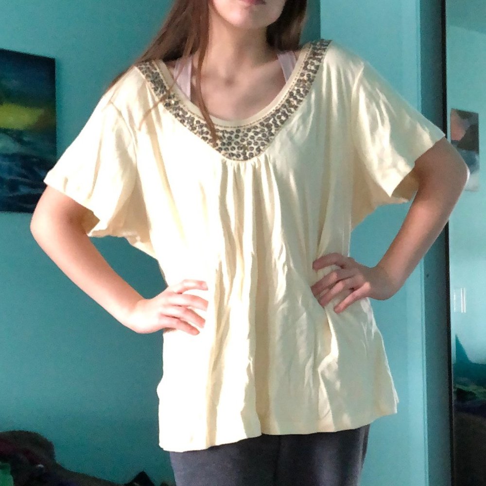 Pale yellow short-sleeved women's top size 22/24